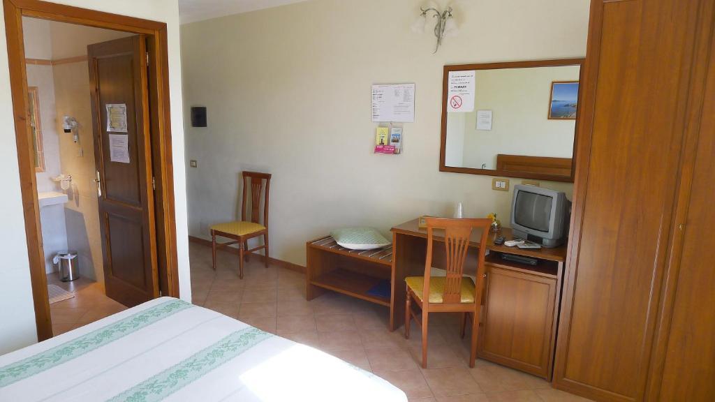 Hotel Da Paolino Trinità dʼAgultu Szoba fotó