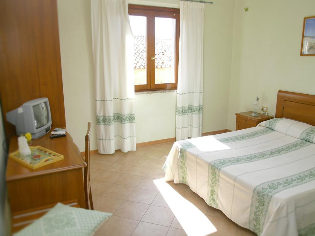 Hotel Da Paolino Trinità dʼAgultu Kültér fotó